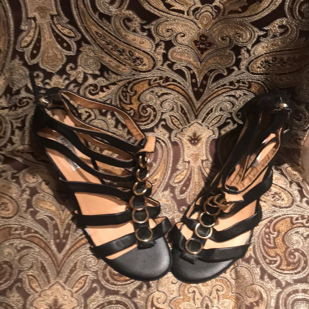 Black Wedge with Gold Ring Detail.  9M